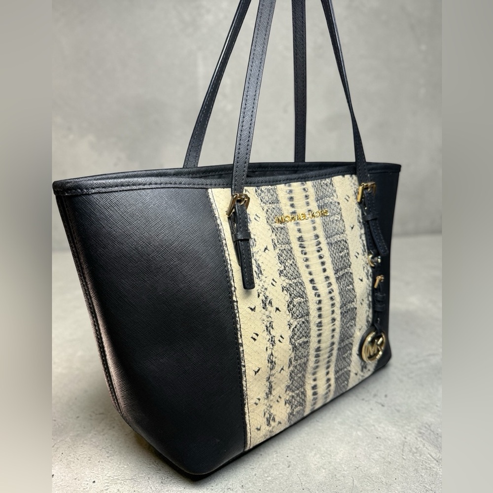 Michael Kors Snakeskin Panel Jet Set Tote Black & Cream MK Charm 🖤 EUC - Picture 5 of 8